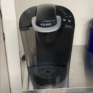 Keurig B40 coffee maker.  Good condition